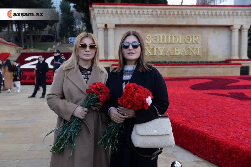 Sibel Can Şəhidlər xiyabanında - FOTOlar