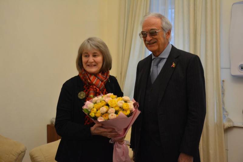 Polad Bülbüloğlu Kanadanın Rusiyadakı yeni səfiri ilə görüşdü