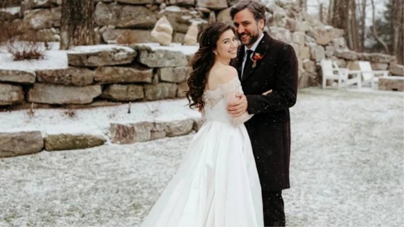 Serialda 9 sezon evlənə bilməyən aktyor real həyatda 49 yaşında evləndi - FOTO