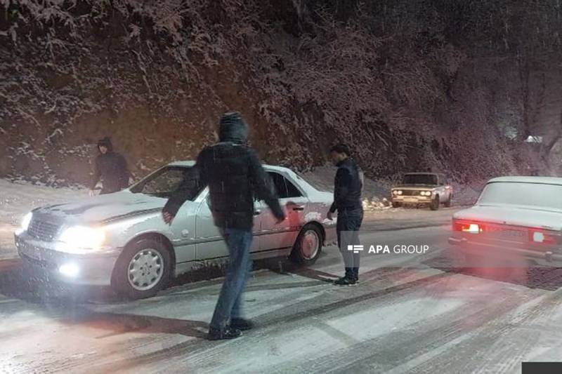 Kəlbəcərə gedən yolda TIXAC yarandı 