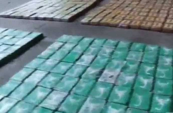 Kolumbiyada 27 milyon dollar dəyərində narkotik daşıyan sualtı qayıq tutuldu