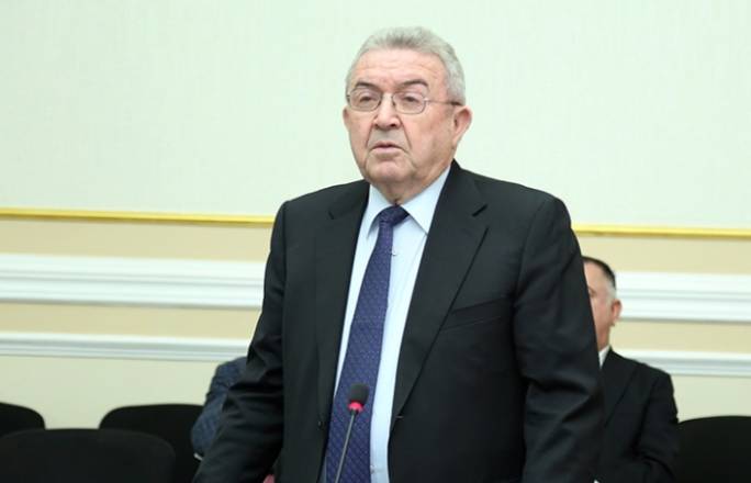 \"Orta məktəblərdə və universitetlərdə liftlər yığışdırılmalıdır” - Misir Mərdanov