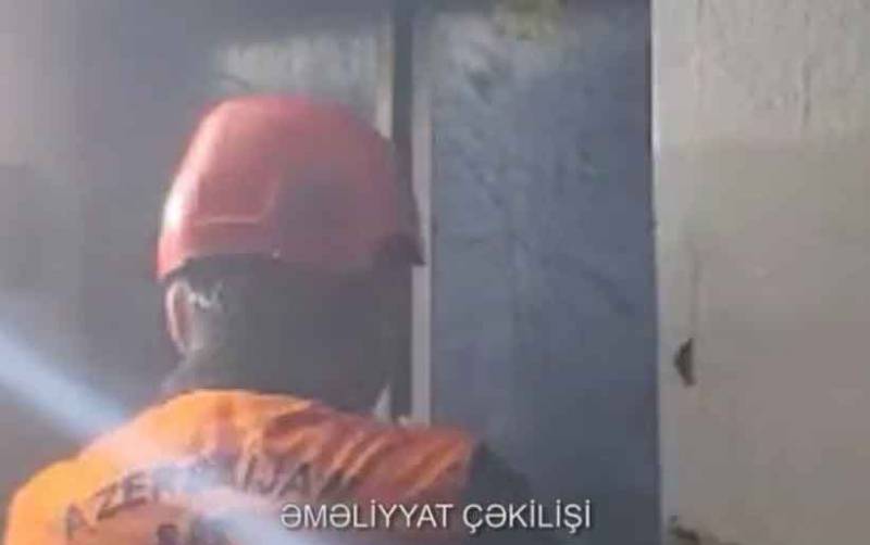 Liftdə köməksiz qalanlar belə xilas edildi - VİDEO