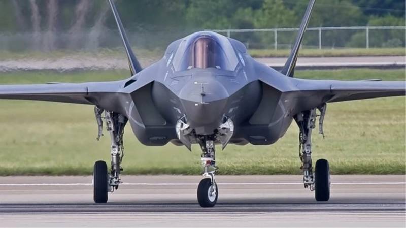 “Türkiyəni yenidən proqrama daxil etməkdən məmnun olarıq” - ABŞ-dan F-35 mesajı