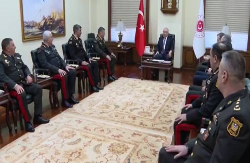 Azərbaycan generalları Yaşar Gülərin qəbulunda