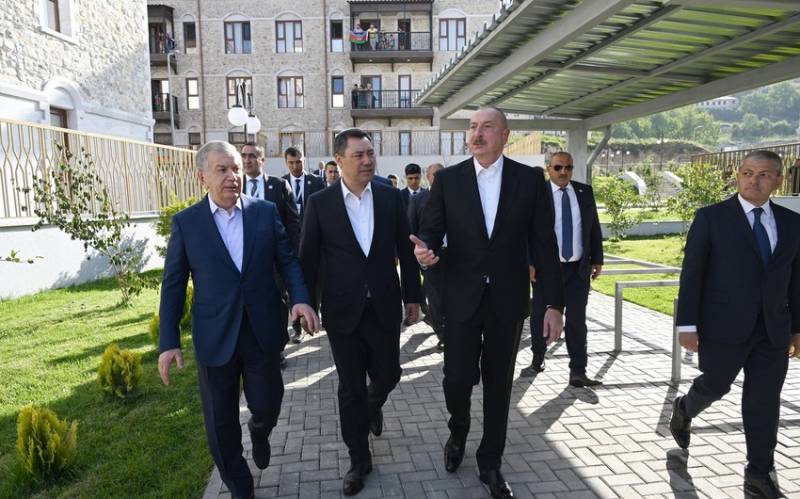 Azərbaycan, Özbəkistan və Qırğızıstan prezidentləri Şuşanı gəziblər - YENİLƏNİB