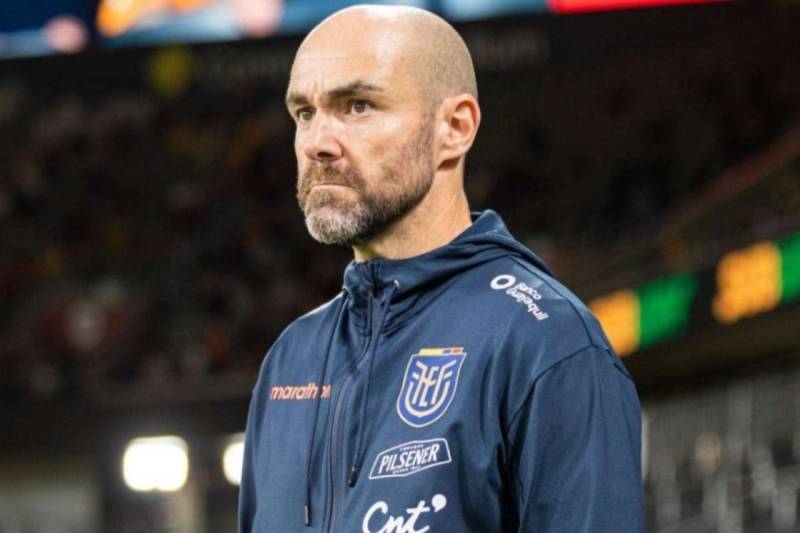 Argentinaya məğlub olduqdan sonra istefa verdi