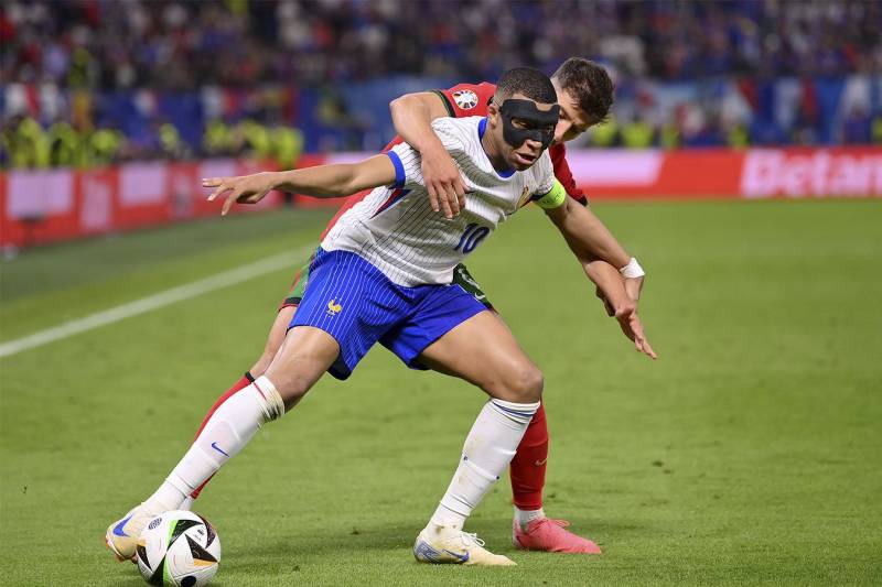 \"Mbappe kapitan olmağa layiq deyil\" - Emmanuel Petit