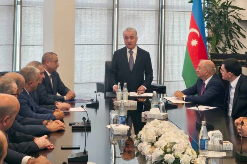 Adil Əliyev kollektivə təqdim olundu