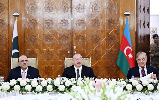 Prezidentin şərəfinə dövlət ziyafəti verildi