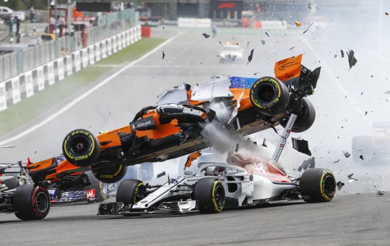 ABŞ-də avtomobil yarışı zamanı dəhşətli qəza - VİDEO