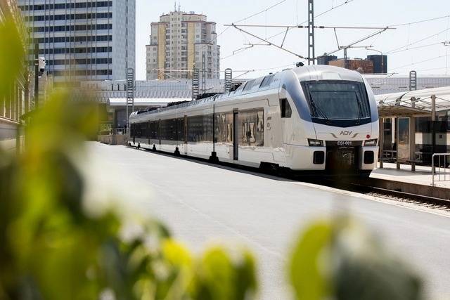 Bakıya yeni elektrik qatarı gətirildi 