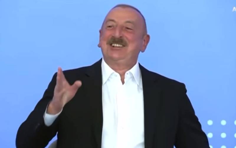 Prezidenti güldürən həmin təqdimat - VİDEO