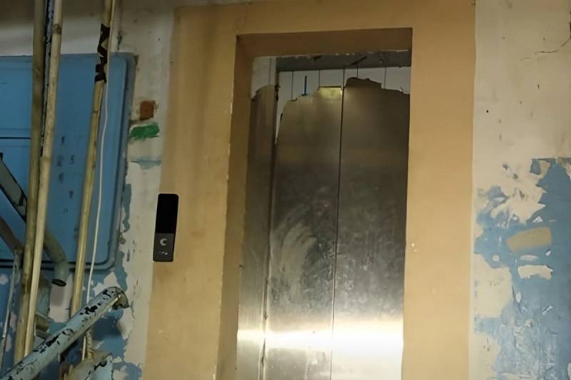 \"Lift işləmədiyi üçün çağırdığımız həkim yuxarı qalxmır\" - VİDEO