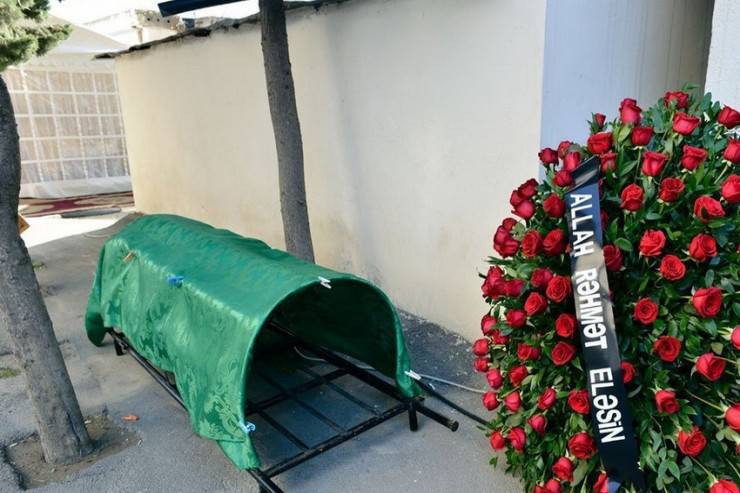 Azərbaycanda yüksək vəzifəli şəxs xidməti otağında vəfat etdi