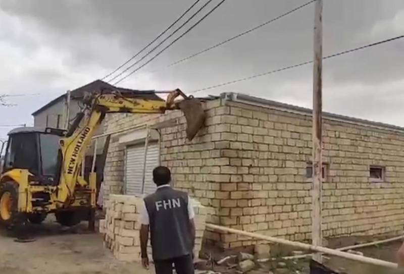 FHN daha bir qanunsuz tikilini sökdü 