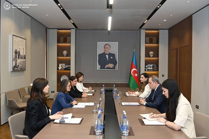 Ceyhun Bayramov BMT-nin regional direktoru ilə görüşdü - FOTOLAR