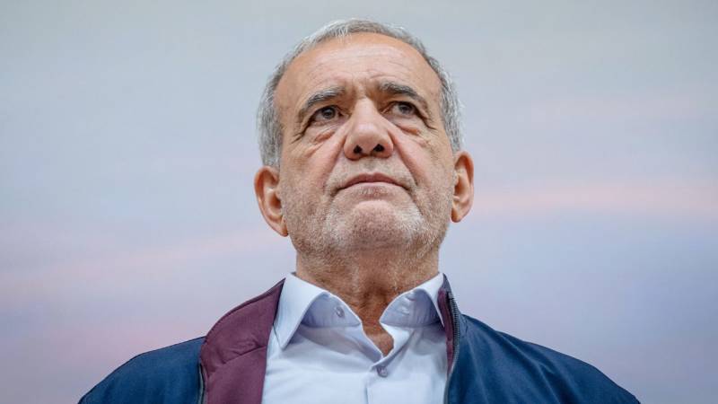 İranın yeni seçilən Prezidenti and içdi