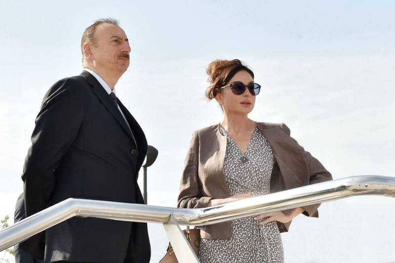 Prezident və birinci xanım Hidayət Heydərova zəng ediblər