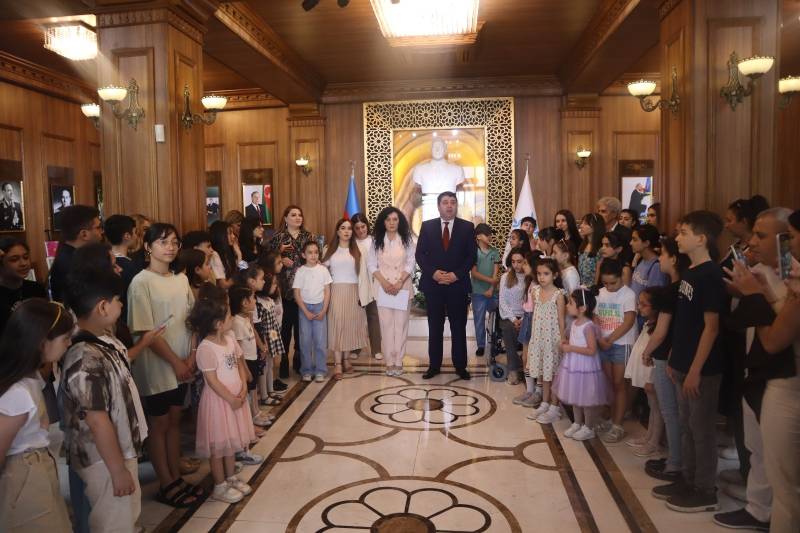 YAP Yasamal rayon təşkilatında “Uşaq hüquqlarını qoru” adlı rəsm sərgisi təşkil olunub - FOTO