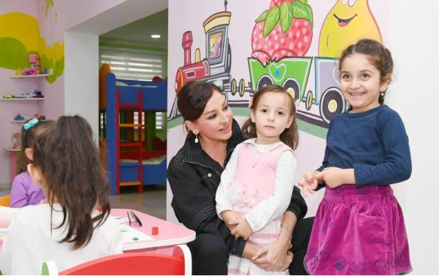 Mehriban Əliyeva uşaqları təbrik etdi - FOTO