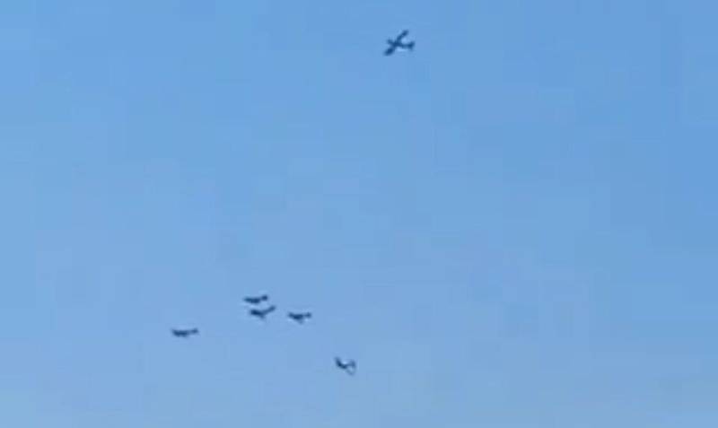 Aviaşouda iki təyyarə toqquşdu: 1 nəfər həlak oldu - VİDEO