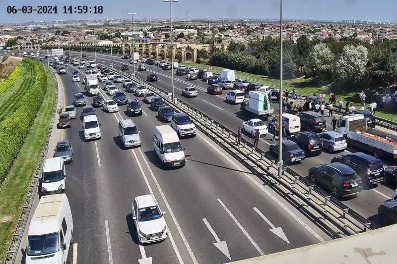 Sabunçuda yol qəzası - Yolda sıxlıq yarandı
