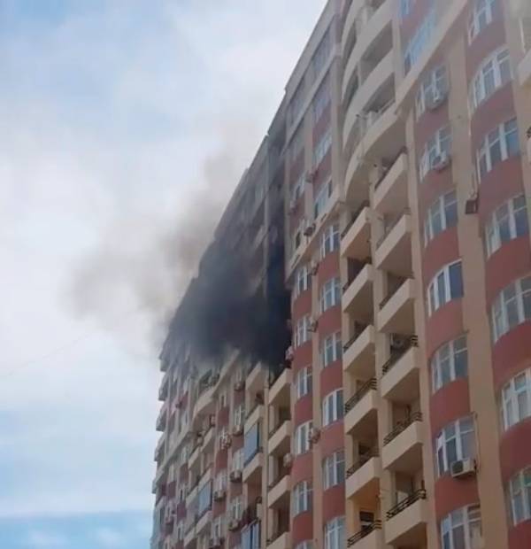 Bakıda yaşayış binasında yanğın