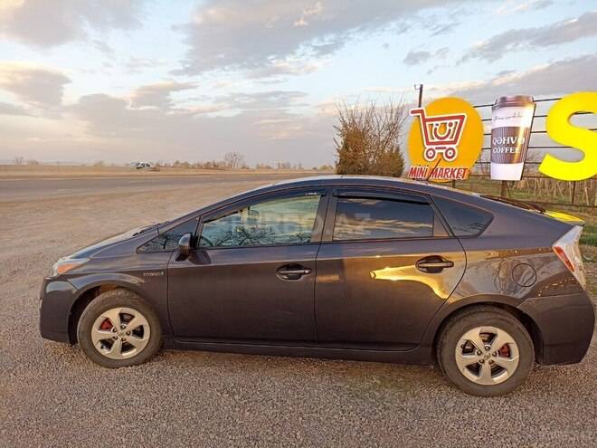 Tanışının telefonunu danışmaq adı ilə alıb \"Prius\"a minərək qaçdı