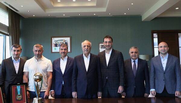 “Qarabağ”ın fəxri prezidenti klubu ziyarət etdi - Foto