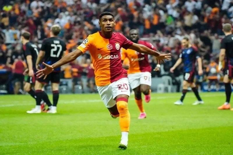 \"Qalatasaray\"ın futbolçusunun vurduğu qol ÇL-də mövsümün ən yaxşısı seçilib - VİDEO
