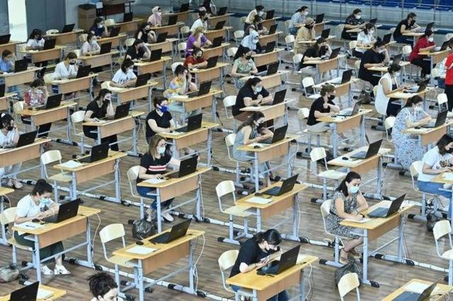 Təhsilverənlərin təkrar sertifikatlaşdırılması üzrə test imtahanları keçirildi
