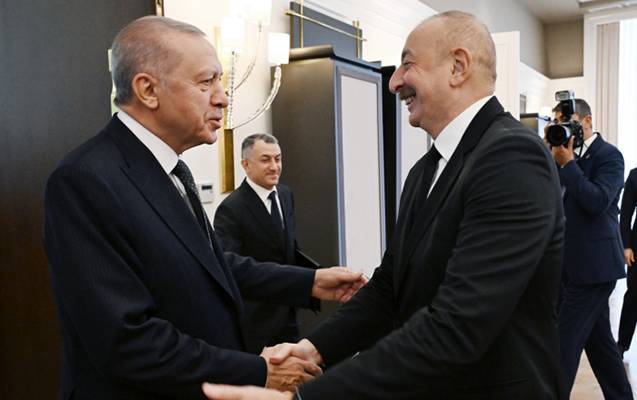 Prezidentlər Esenboğa aeroportunda görüşdülər - FOTO