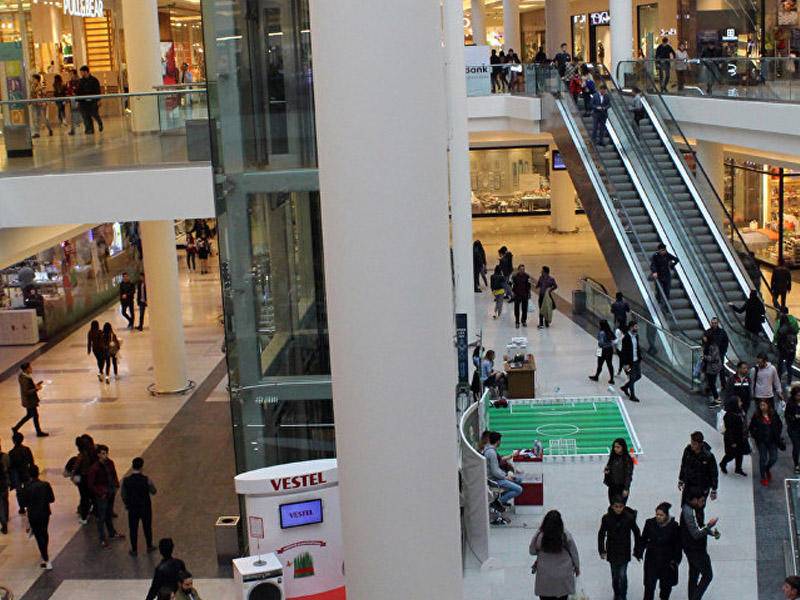 Azərbaycanda ticarət mərkəzində kişi meyiti tapıldı 
