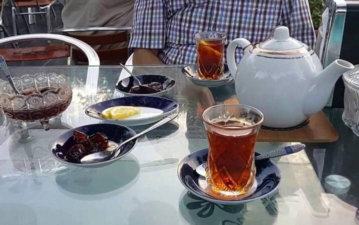 Eyni yerdə çayxana işlətmək istədilər, məhkəməlik oldular 