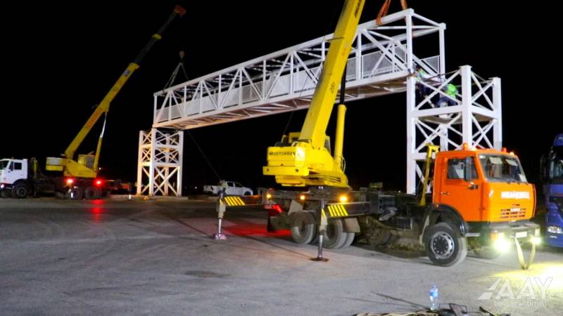 Dövlət sərhəd yolunda 2 yeni piyada keçidi inşa olunur - VİDEO/FOTO