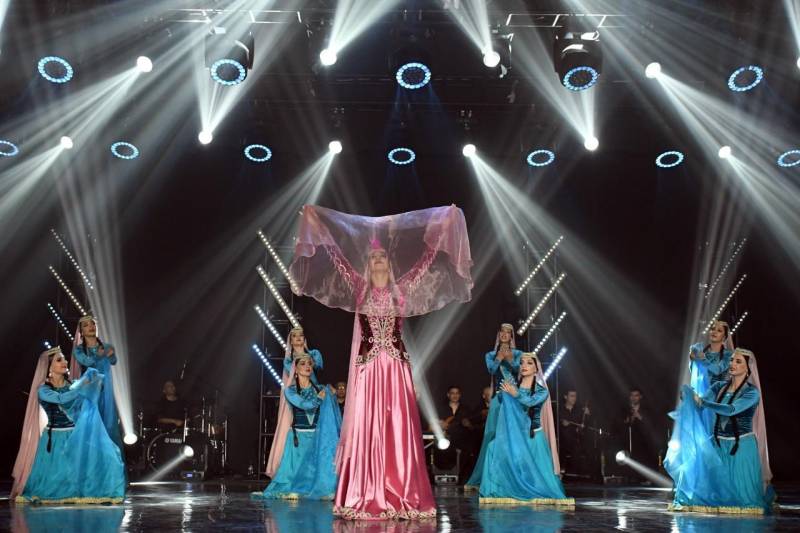 Özbəkistanda mədəniyyət günləri \"Mənim Azərbaycanım\" adlı möhtəşəm konsertlə başa çatıb - FOTO