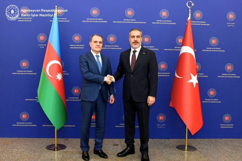 Ceyhun Bayramov və Hakan Fidan arasında telefon danışığı oldu 