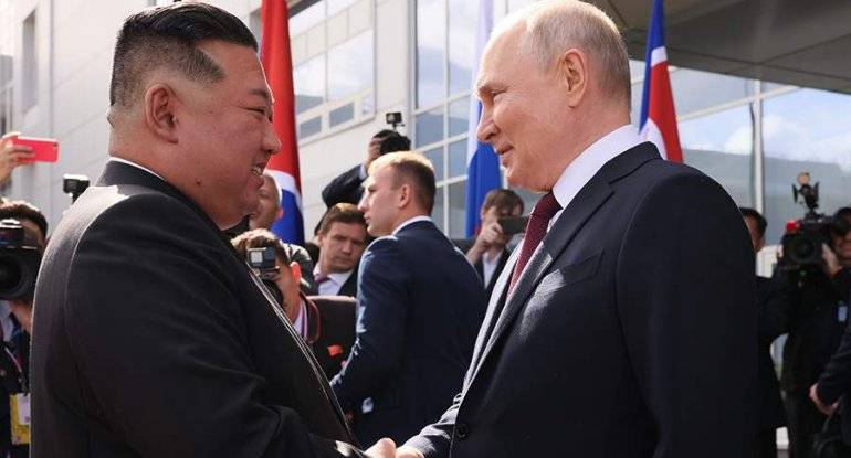 Rusiyalı nazirlər zaldan qovuldu - Putin-Kim Çen görüşündə ŞOK - VİDEO