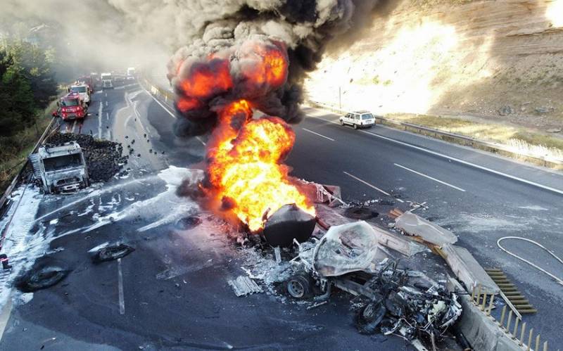 Yanacaq tankeri yük maşını ilə toqquşdu - Partlayış oldu