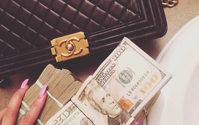 Bakıda məşhur ailənin villasından böyük məbləğdə pul oğurlandı - DETALLAR