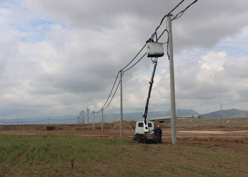 “Azərişıq” Ağdamda yeni elektrik şəbəkəsi qurur 