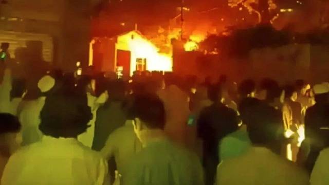 Kişini səhv addımına görə diri-diri yandırdılar - DƏHŞƏTLİ VİDEO