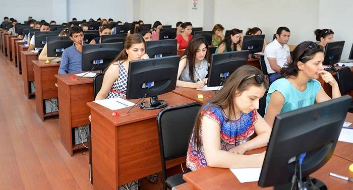 Sertifikasiya imtahanı verən müəllimlərin NƏZƏRİNƏ