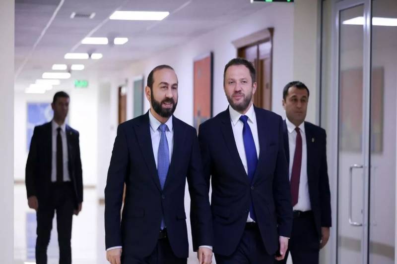 Mirzoyan Estoniyaya gedir 