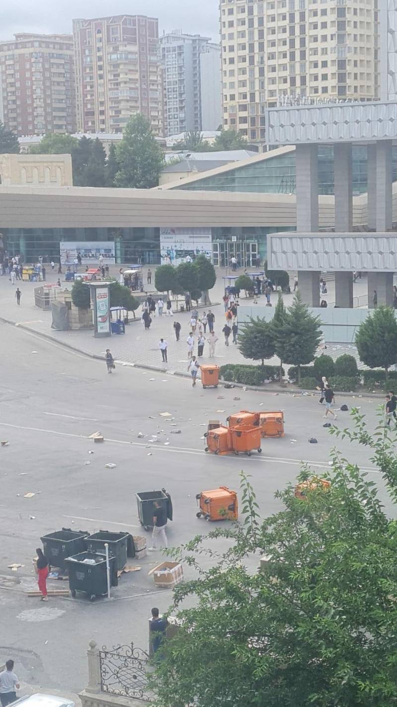 Külək \"28 May\"ı bu hala saldı - FOTO