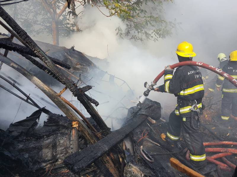 Bakıda həyat yoldaşı ilə mübahisə edən kişi evini yandırdı - Ölən var