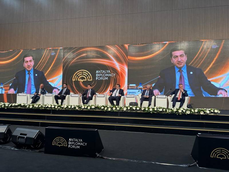 \"Cənubi Qafqazda artıq de-fakto sülh var\" - Hikmət Hacıyev