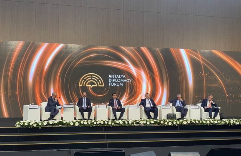 Antalyada Cənubi Qafqazda sülh müzakirə olundu - FOTO