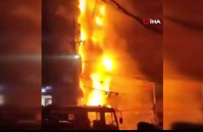 Banqladeşdə yeddi mərtəbəli restoran yandı - 43 nəfər öldü, 22 nəfər yaralandı